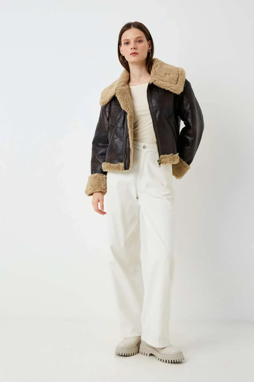 Casaco Feminino de Pele Vintage – Elegância e conforto para o dia a dia