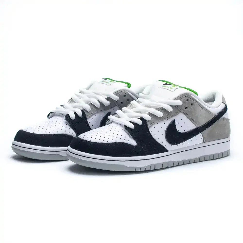 SB Dunk Low Clorofila Gris Negro y Verde