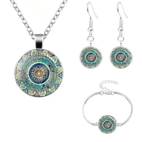 Conjunto de collar, pulsera y pendientes