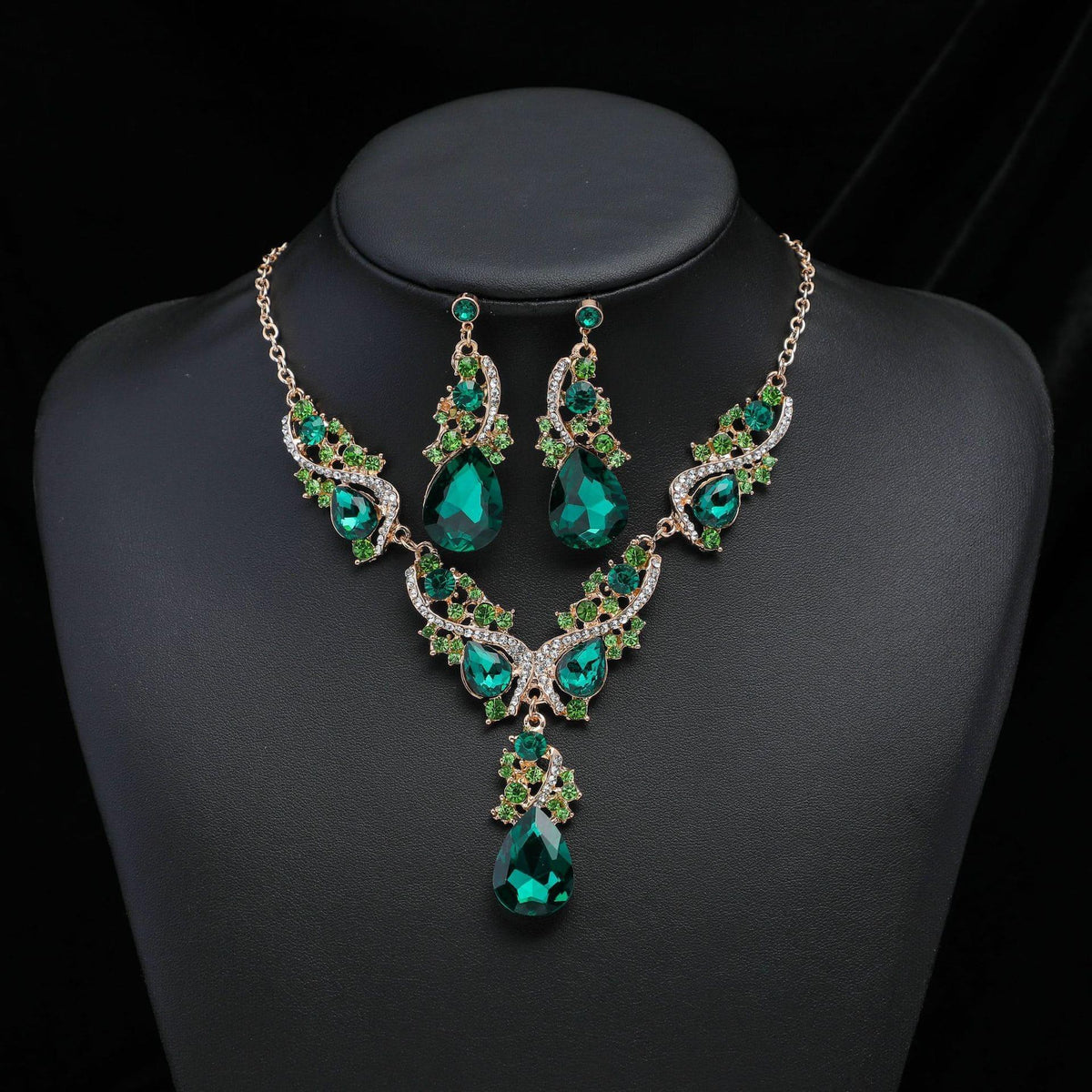 Conjunto de collar y pendientes de cristal de lujo
