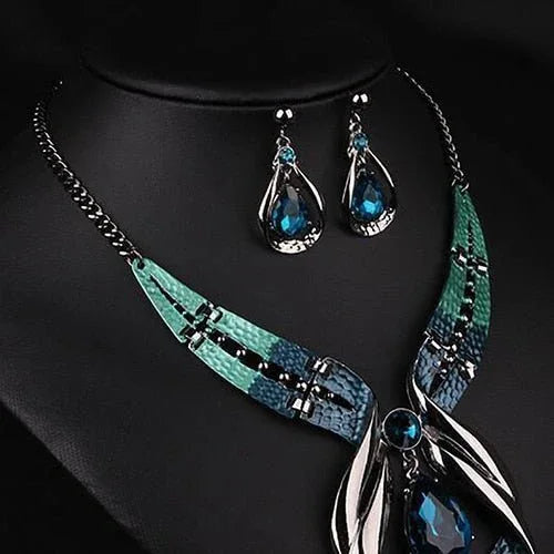 Conjunto de Luxo com Colar e Brincos