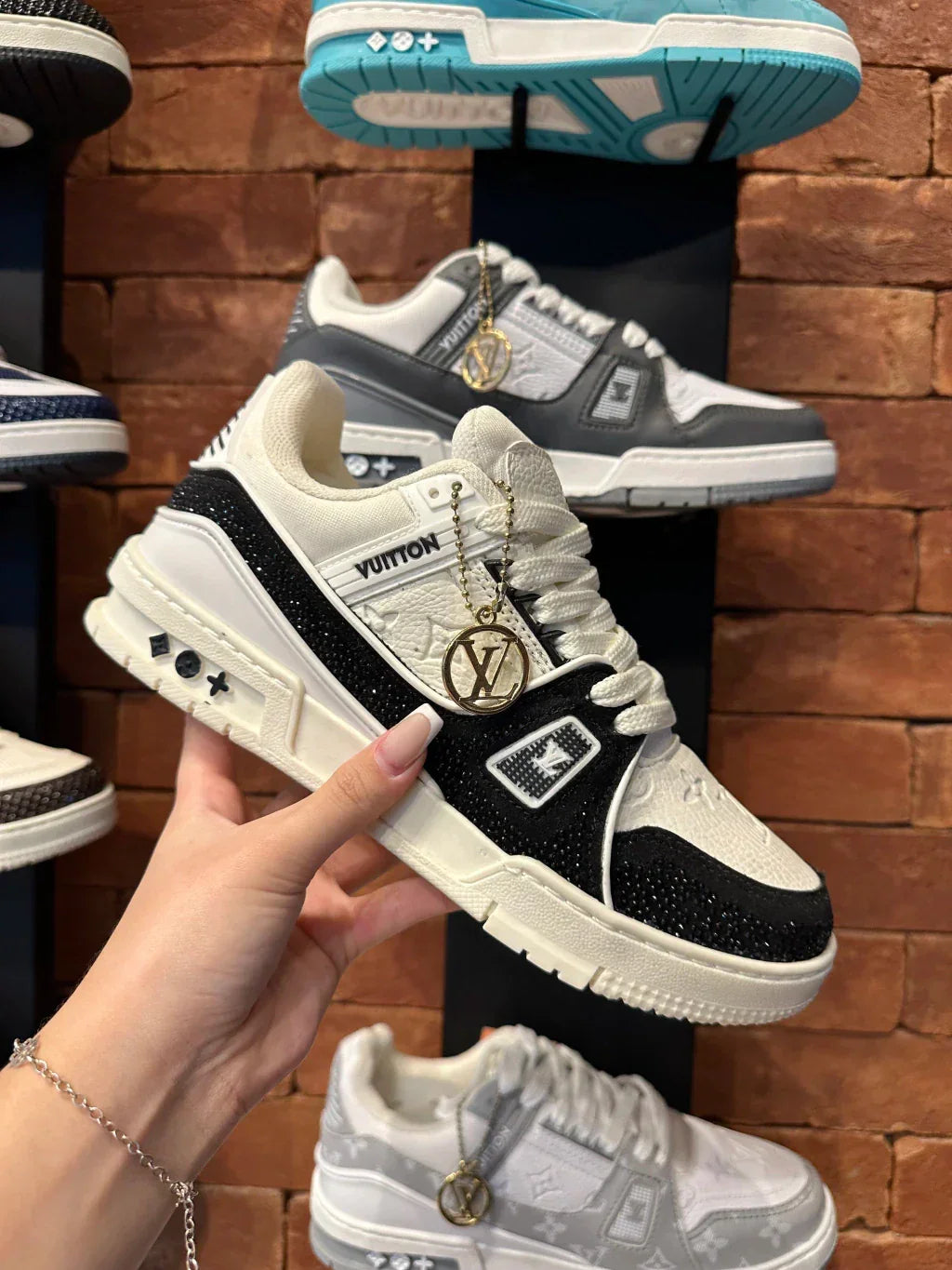 Zapatillas Louis Vuitton con tachuelas