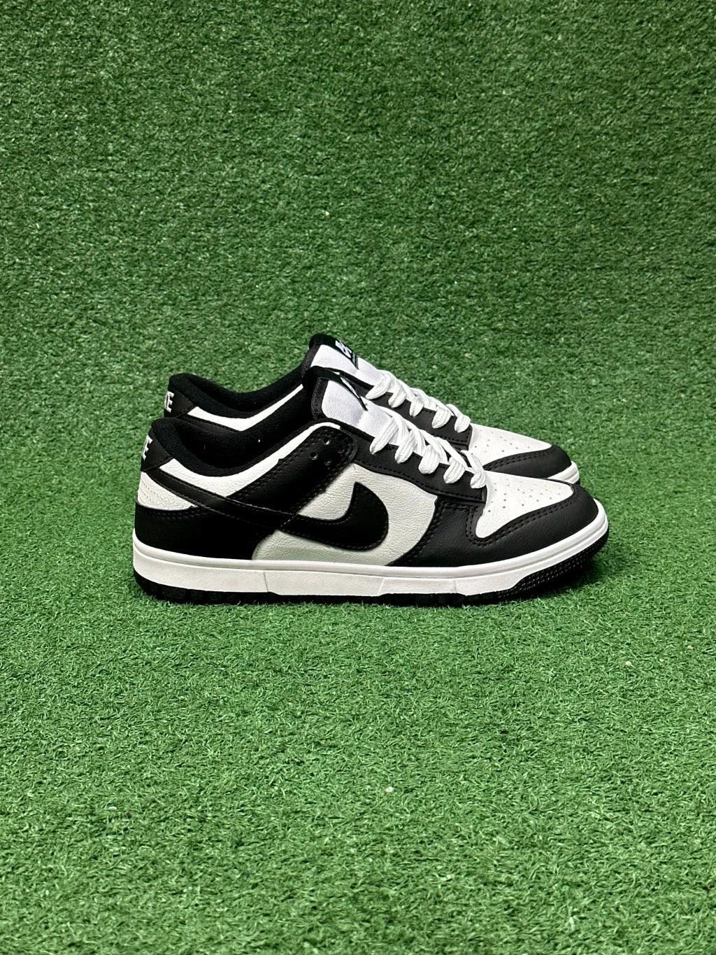 Dunk Low Panda