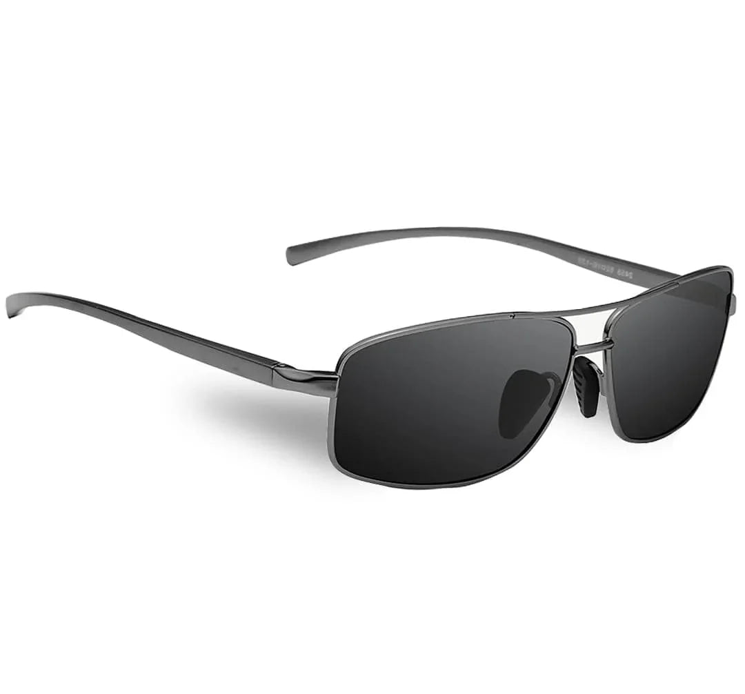 Gafas de sol clásicas: encanto y ligereza en un solo look 